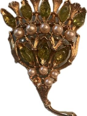 Gold-Tone Pearl & Olive Green Stone Floral Pendant Necklace